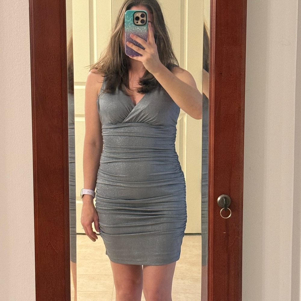 Guess Brand - Size 0 - Elegant Silver Metallic Ruched Dress Party Clubbing - Picture 4 of 7